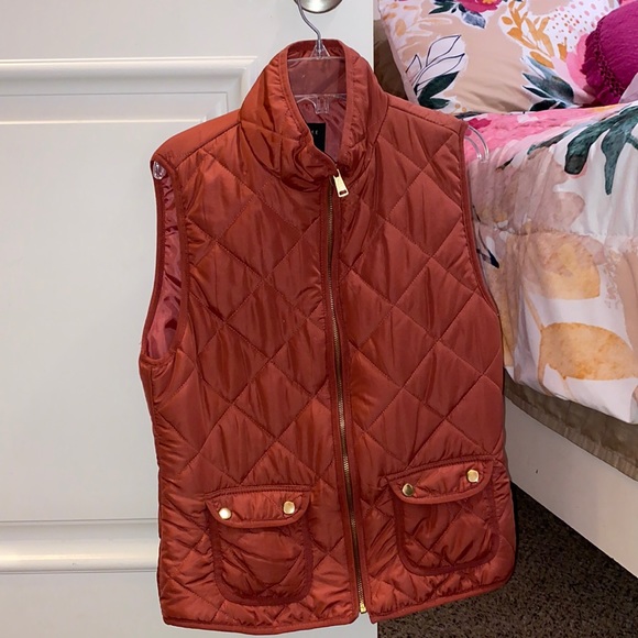 Pink vest with gold embellishments - Picture 1 of 2